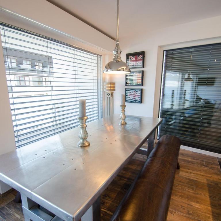 Superb Alpine Lodges by All in One Apartments - Apartment mit 3 Schlafzimmern, einem Balkon und Seeblick - 7
