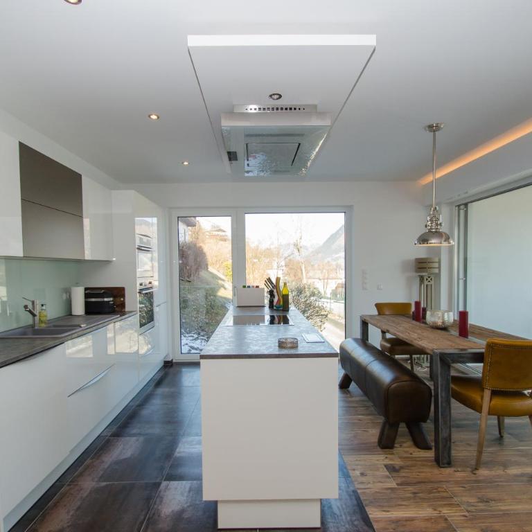 Superb Alpine Lodges by All in One Apartments - Apartment mit 2 Schlafzimmern, Balkon und Seeblick - 5