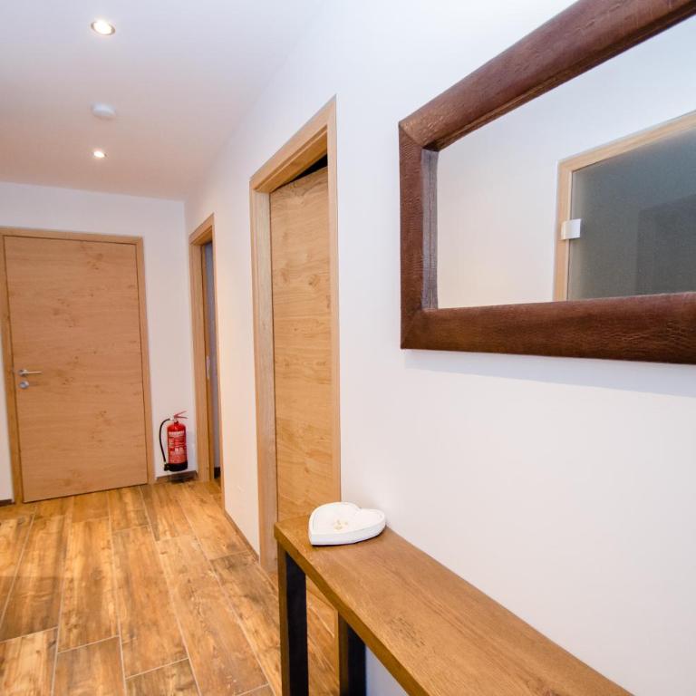 Superb Alpine Lodges by All in One Apartments - Apartment mit 2 Schlafzimmern, Balkon und Seeblick - 8