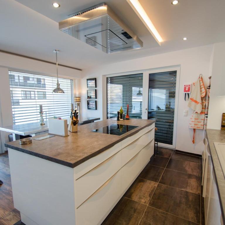 Superb Alpine Lodges by All in One Apartments - Apartment mit 3 Schlafzimmern, einem Balkon und Seeblick - 10