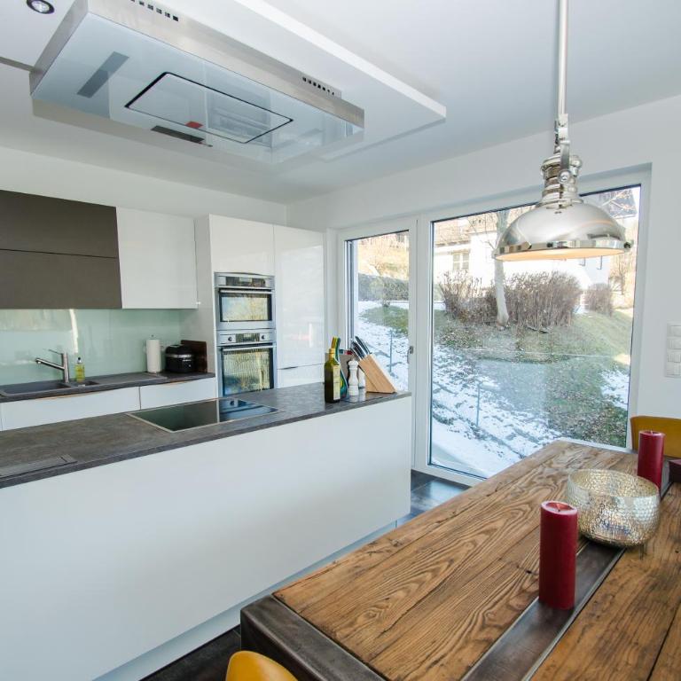Superb Alpine Lodges by All in One Apartments - Apartment mit 2 Schlafzimmern, Balkon und Seeblick - 11
