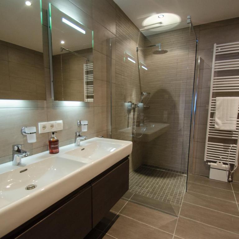 Superb Alpine Lodges by All in One Apartments - Apartment mit 3 Schlafzimmern, einem Balkon und Seeblick - 14