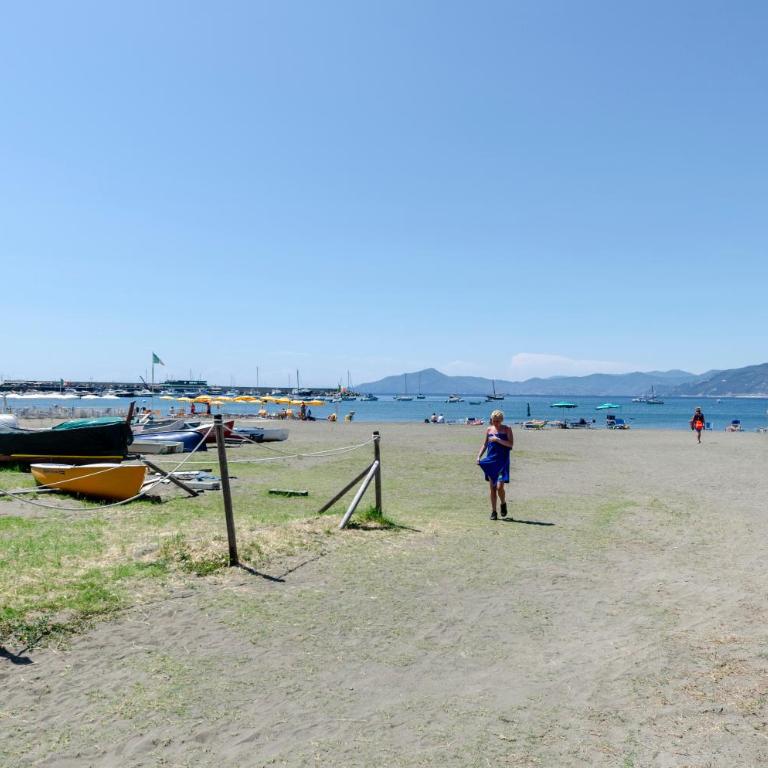 JOIVY Brand New 1-Bedroom Flat with Balcony next to the Bay of Silence - Appartamento con 1 Camera da Letto e Balcone - 23