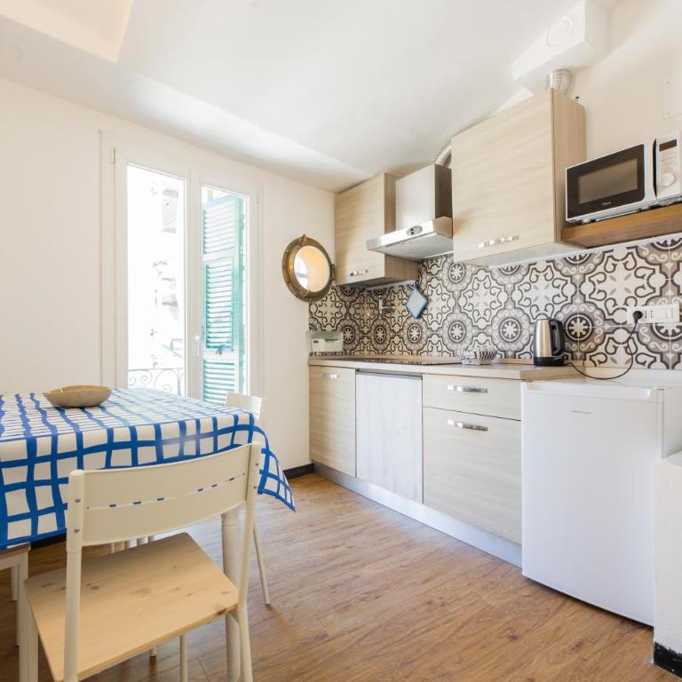 JOIVY Brand New 1-Bedroom Flat with Balcony next to the Bay of Silence - Appartamento con 1 Camera da Letto e Balcone - 1