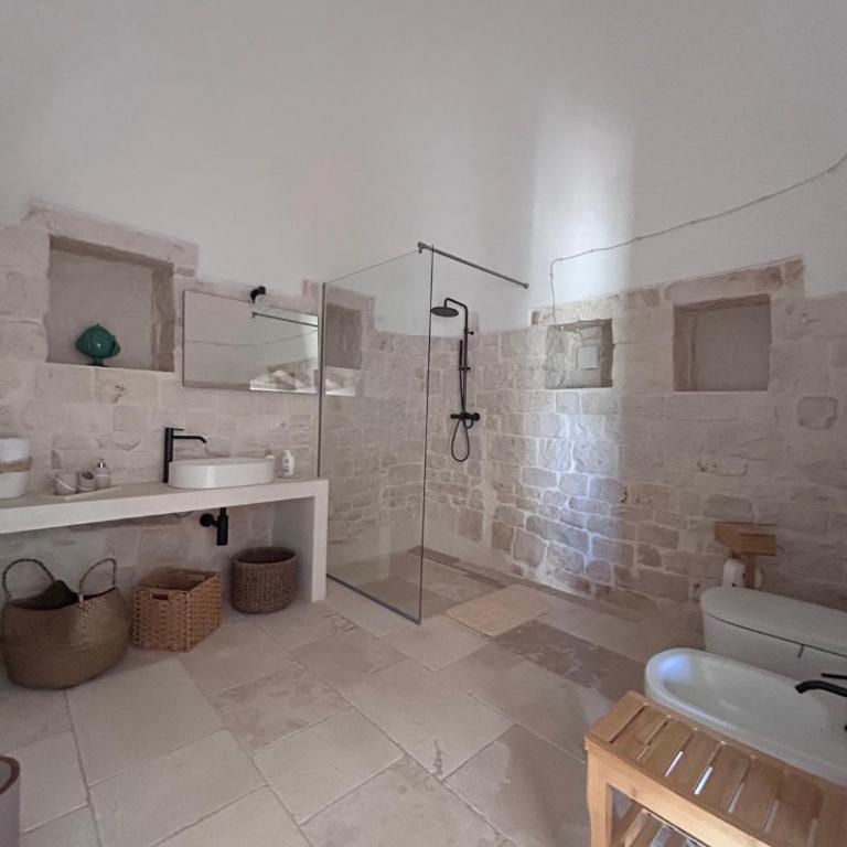 Dimora i trulli dell'ulivo - Camera Matrimoniale con Bagno Privato - 9