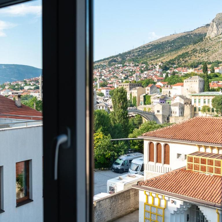 Villa Anri - Triple Room with View - 18