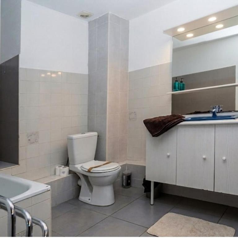 "Évasion"-Meublé de Tourisme 3 étoiles -Résidence "Les Logis de Béziers"-Garage optionnel-Cœur de ville-Plages à 16km ! - Appartement - 15
