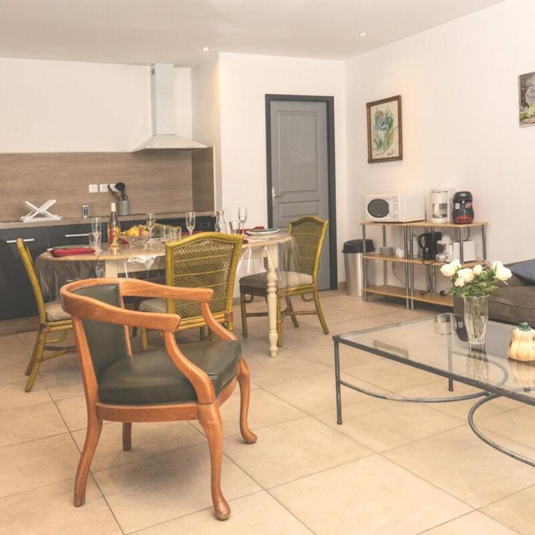 "Côté Cour"-Meublé de Tourisme 3 étoiles -Résidence "Les Logis de Béziers"-Garage optionnel-Cœur de ville-Plages à 16km ! - Appartement - 4
