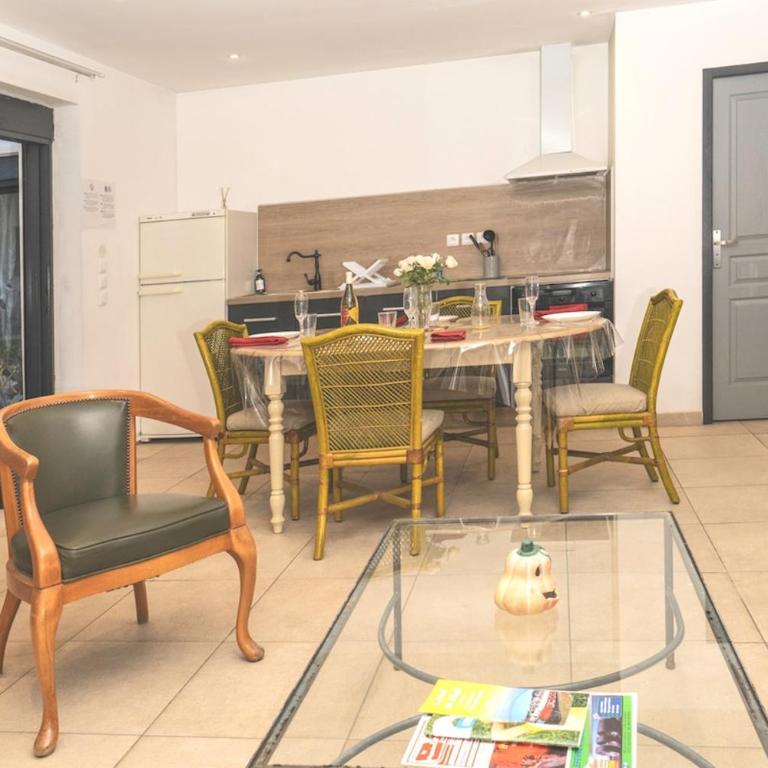 "Côté Cour"-Meublé de Tourisme 3 étoiles -Résidence "Les Logis de Béziers"-Garage optionnel-Cœur de ville-Plages à 16km ! - Appartement - 1