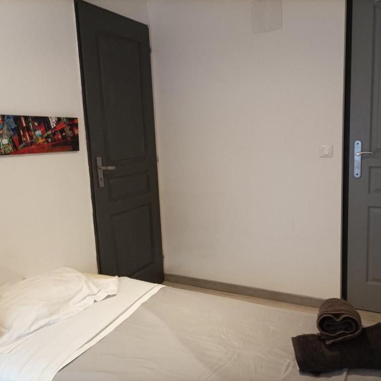"Côté Cour"-Meublé de Tourisme 3 étoiles -Résidence "Les Logis de Béziers"-Garage optionnel-Cœur de ville-Plages à 16km ! - Appartement - 30