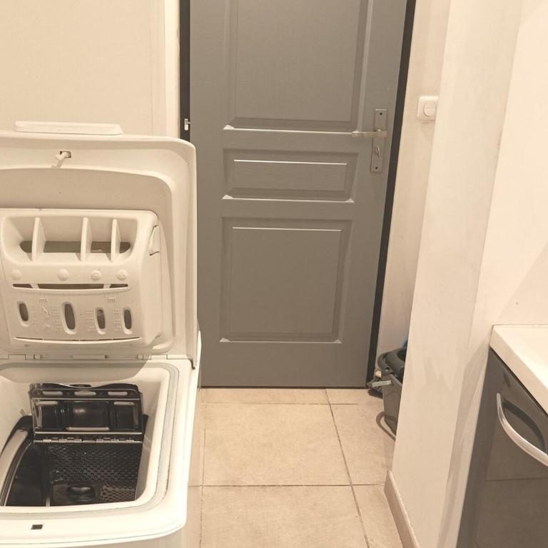 "Côté Cour"-Meublé de Tourisme 3 étoiles -Résidence "Les Logis de Béziers"-Garage optionnel-Cœur de ville-Plages à 16km ! - Appartement - 9