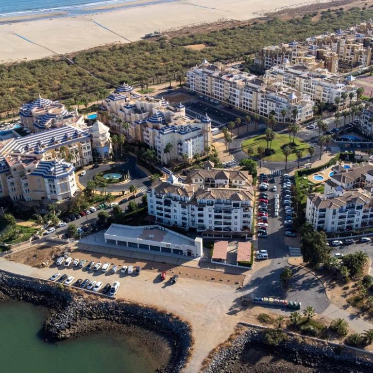 Family Apartment Near the Beach - BON01 - Three-Bedroom Apartment - 33
