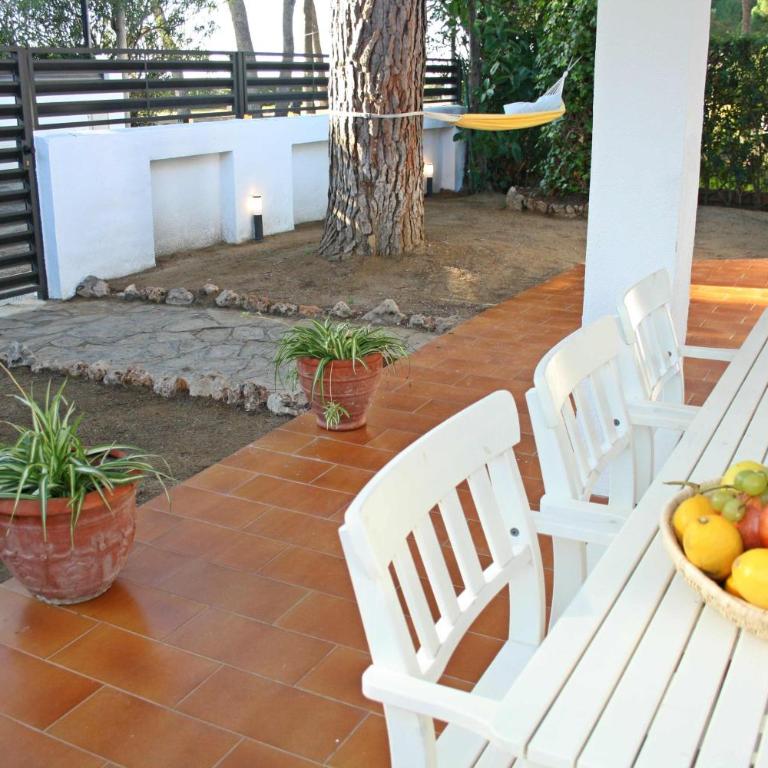 Superb Seafront Villa - Five-Bedroom House - 6