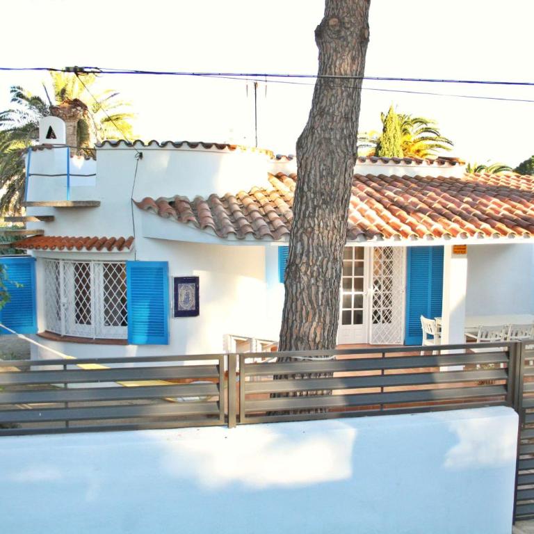 Superb Seafront Villa - Five-Bedroom House - 2
