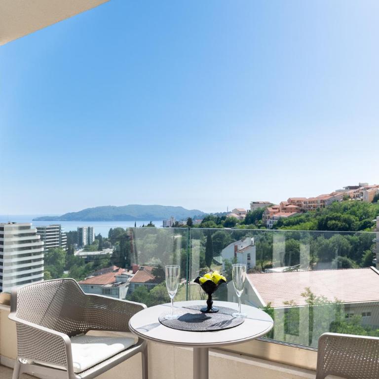 Refined 1bd apartment with an outdoor pool and sea view - Apartment mit 1 Schlafzimmer - 23