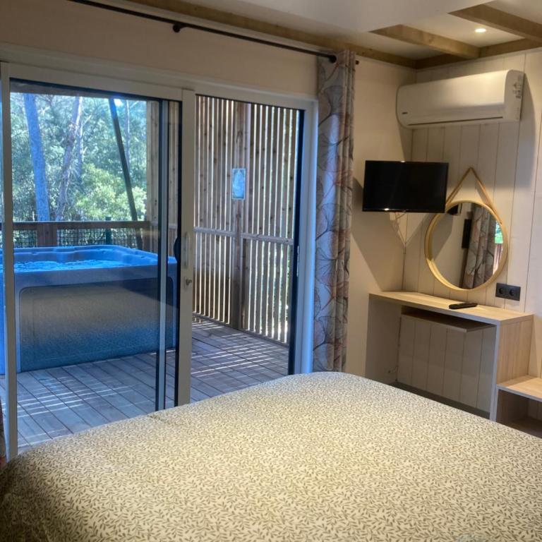 Camping Familial Buffalo Hacienda - Chalet avec Jacuzzi - 4