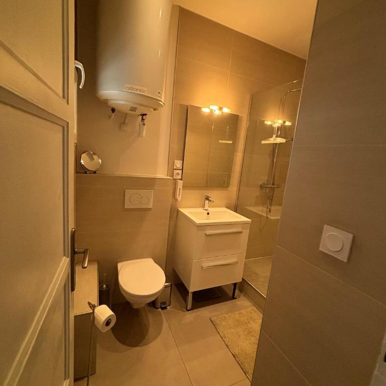 Central and Modern Fully Airconditioned 3 Bedrooms Spacious Bright Flat 300m river bank - Appartamento con 3 Camere da Letto - 15