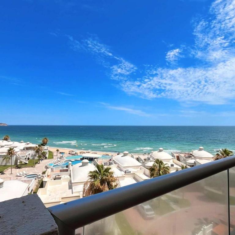 Colorful & Cozy Sandy Beach Condo Palmas G-501 - Apartamento - 3