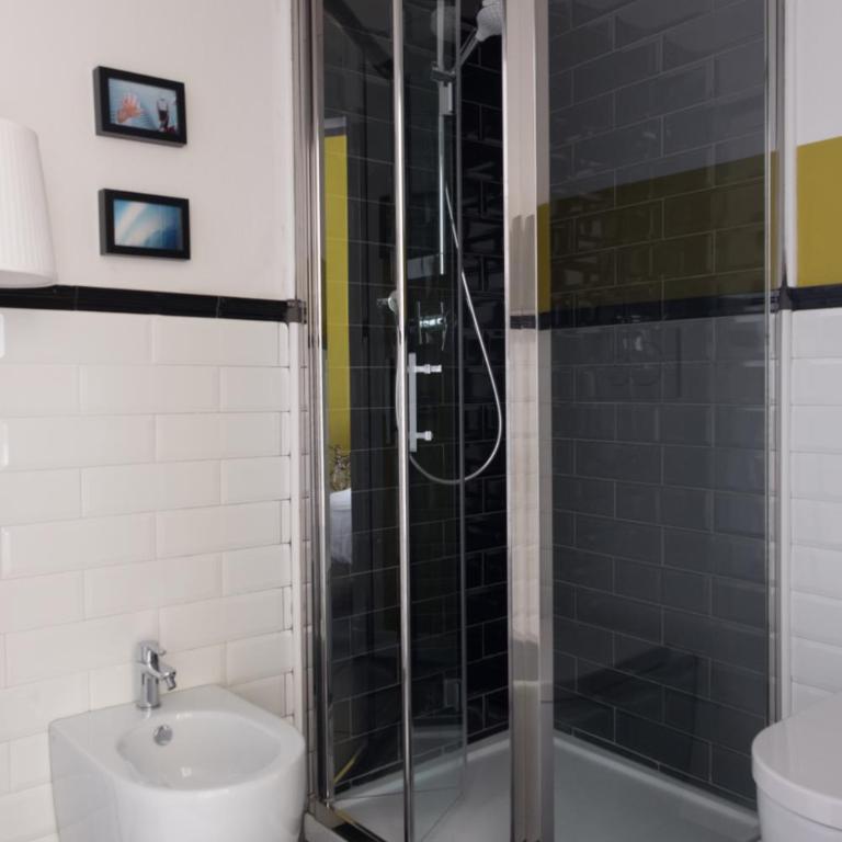 Mars41 B&B - Camera Matrimoniale con Bagno Privato - 9