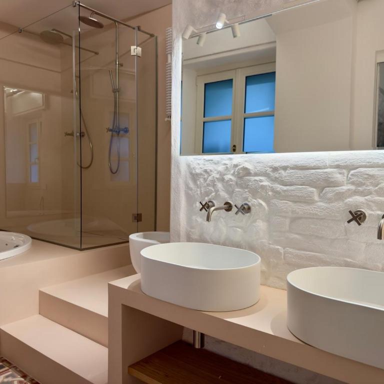 Luxury charming Suite with Jacuzzi in Historic building Stairway La Spezia Steps away from trains and downtown - One-Bedroom Apartment - 31