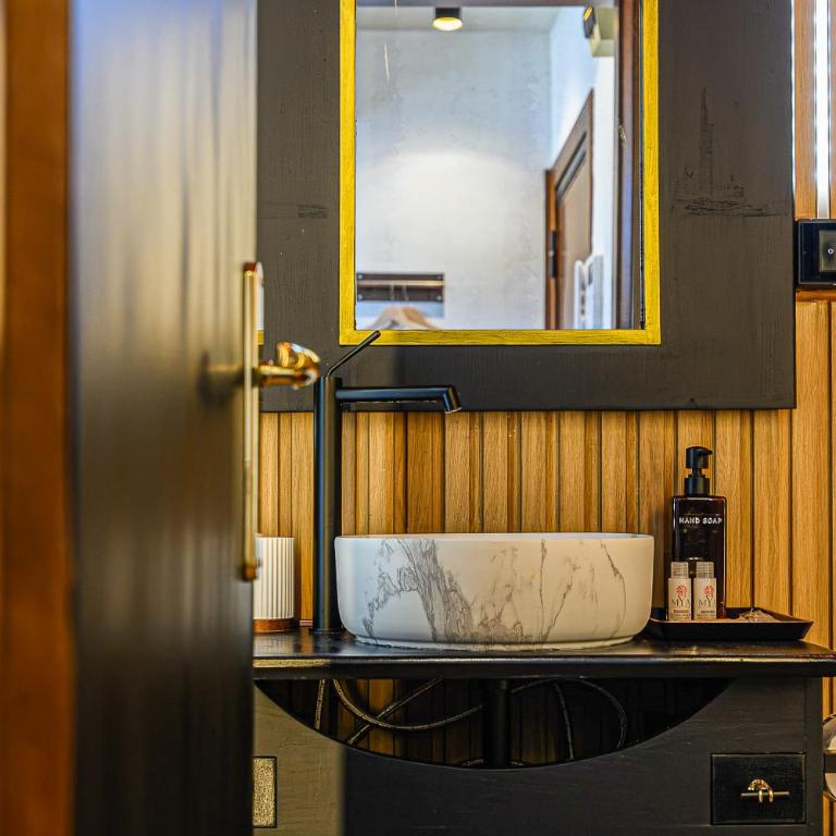 Secret Rooftop Suite - Tor Vergata Metro C - Appartamento con 1 Camera da Letto - 35