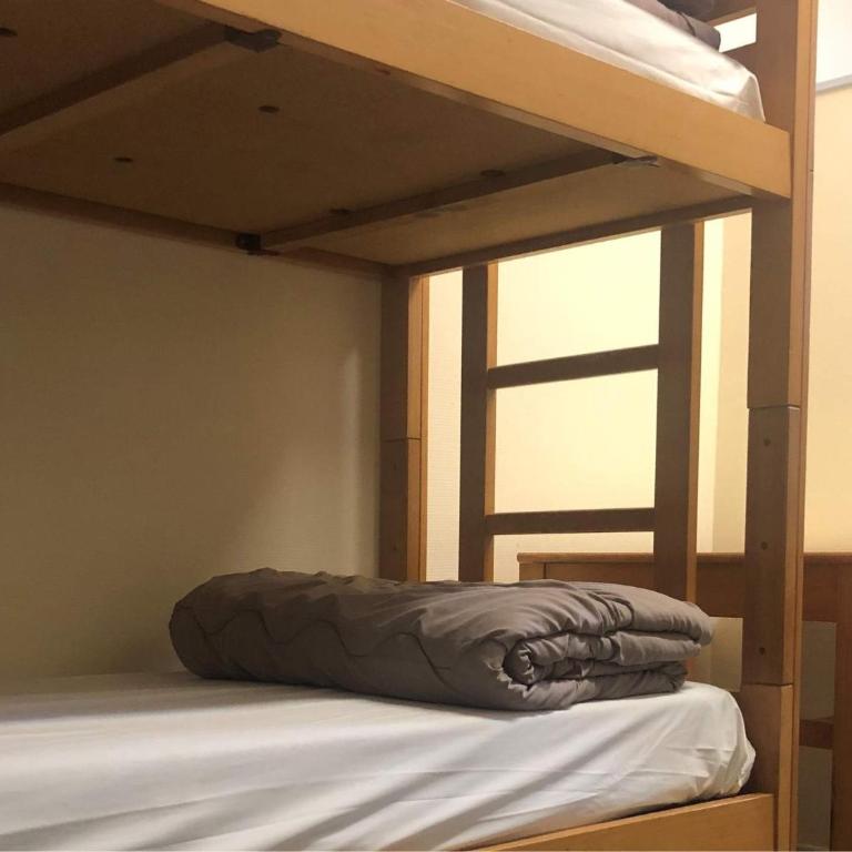 Auberge de jeunesse HI Poitiers - Room with 2 Bunk Beds – Shared Bathroom - 4