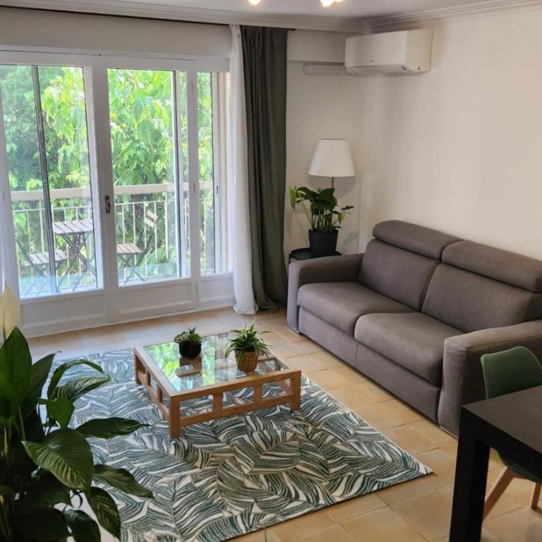 Le Rossini,Spacieux 3 pièces au coeur du centre ville d'Antibes - Appartement 2 Chambres - 12
