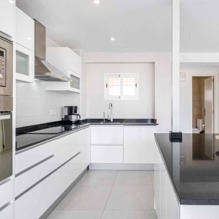 VERSALLES TURIS - Super Luxe - Two-Bedroom Apartment with Pool View - 13