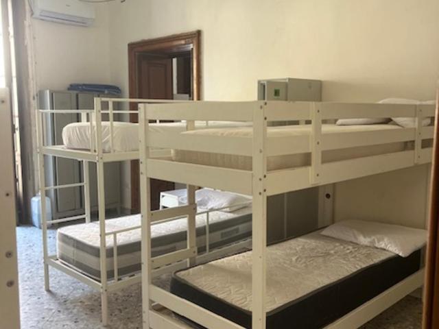 Coremi Naples - 8-Bed Male Dormitory Room - 1