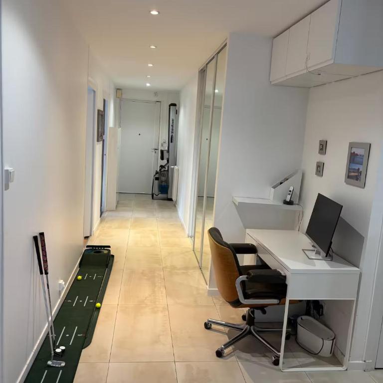 Central and Modern Fully Airconditioned 3 Bedrooms Spacious Bright Flat 300m river bank - Appartamento con 3 Camere da Letto - 3