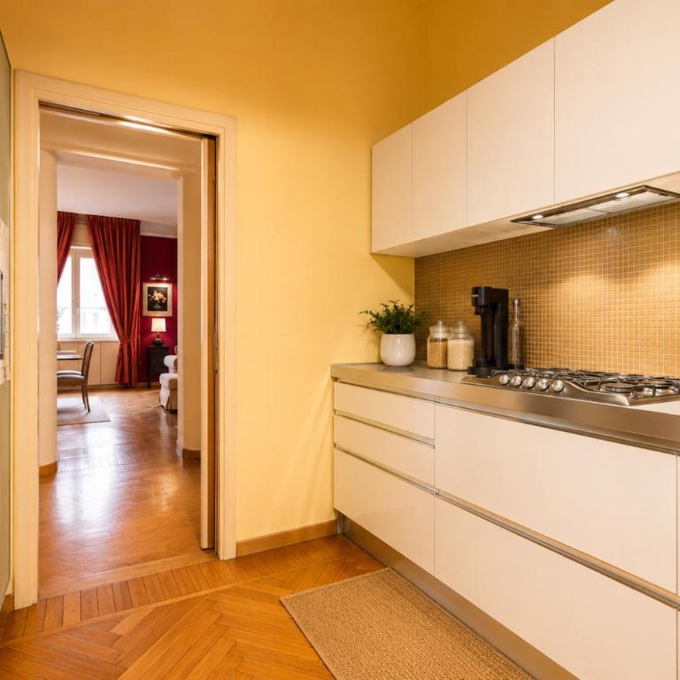 ComeCasa Duomo Elegant Retreat - Two-Bedroom Apartment with Balcony - 17
