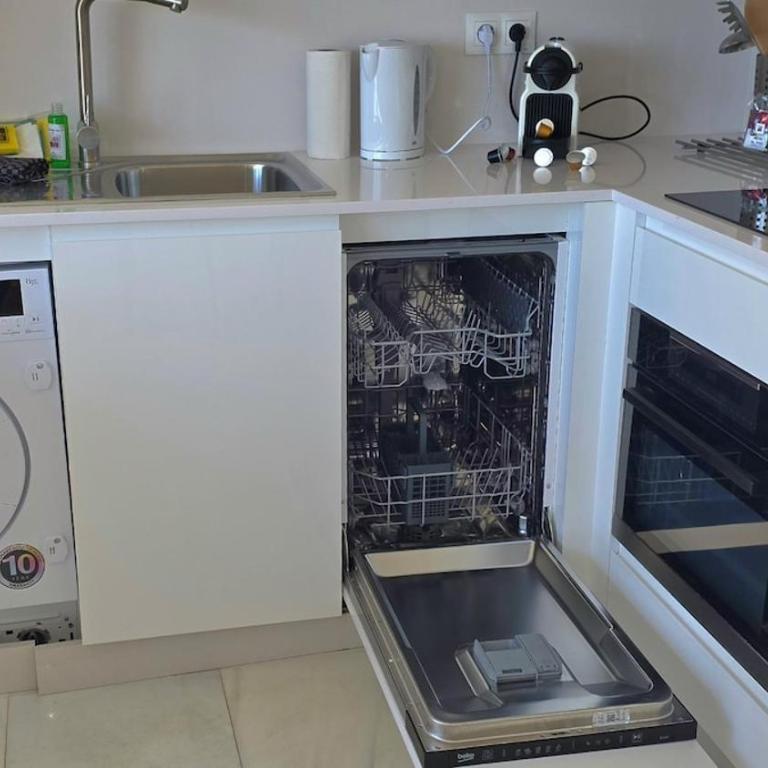 La Roca Calle Brasil 2 bed apartment with sea views Short walk to the beach and Nogalera by NAMASTE ELITE - Apartment - 14
