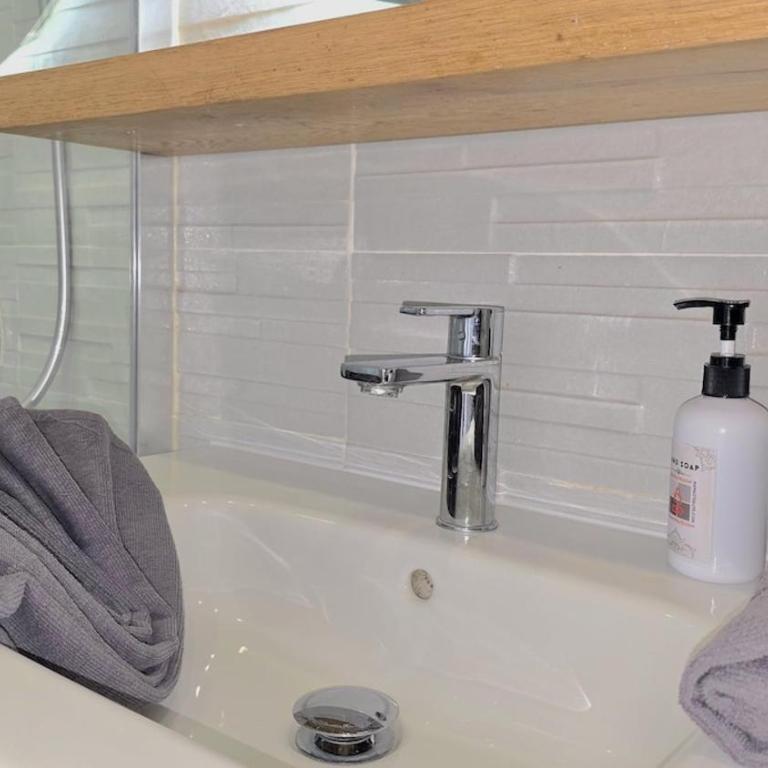 La Roca Calle Brasil 2 bed apartment with sea views Short walk to the beach and Nogalera by NAMASTE ELITE - Apartment - 21