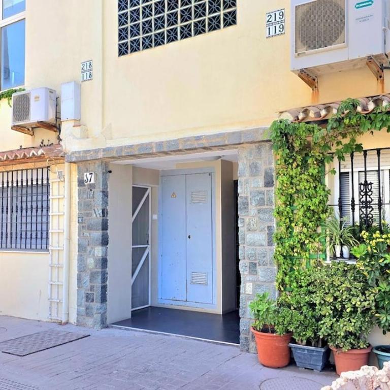 La Roca Calle Brasil 2 bed apartment with sea views Short walk to the beach and Nogalera by NAMASTE ELITE - Apartment - 25