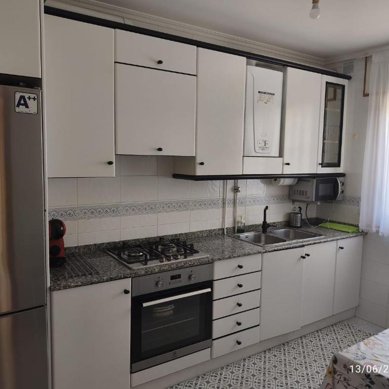 ADOSADO Avda BREOGAN 71 - Casa de 4 dormitorios - 12