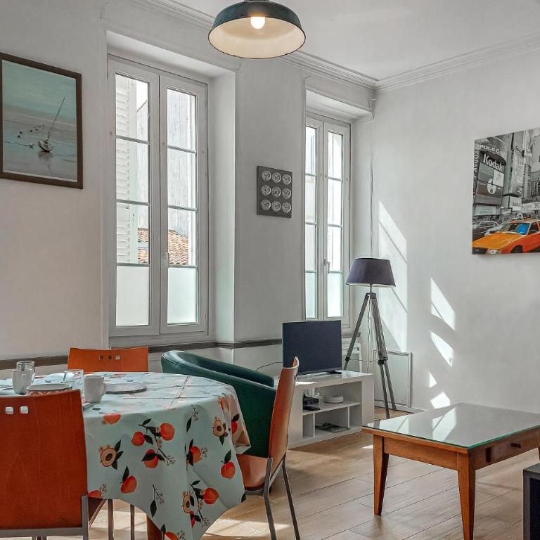 Amazing Apartment In La Rochelle With Wifi - Appartement 1 Chambre - 3