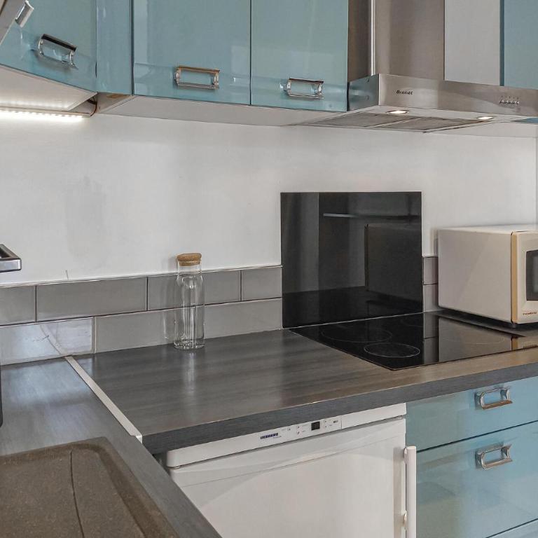 Amazing Apartment In La Rochelle With Wifi - Appartement 1 Chambre - 4