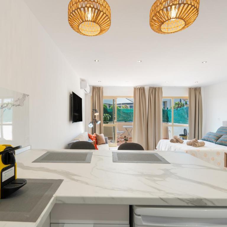 Planta Baja con Piscina Marbella - Estudio con terraza - 11