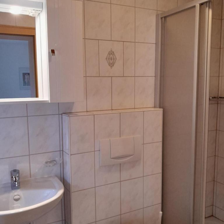 Ferienwohnung Bathelt - Apartment mit 2 Schlafzimmern und Dusche - 12
