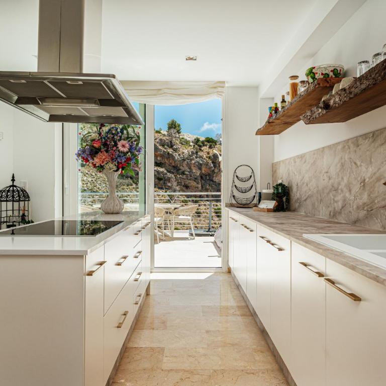 AlteArt by Holuxe - Three-Bedroom Vacation Home - 8