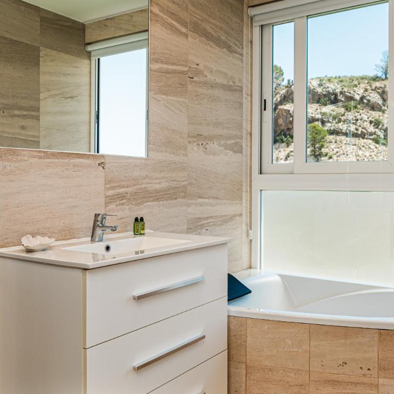 AlteArt by Holuxe - Three-Bedroom Vacation Home - 28
