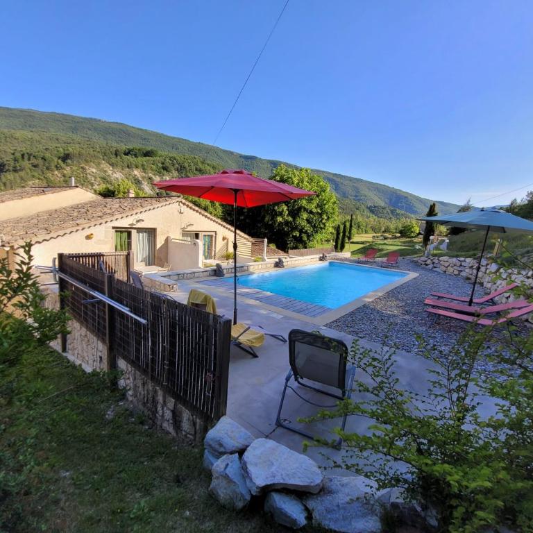 Gite de la Méouge, Domaine de la Méouge, piscine et accès direct rivière - Appartement 1 Chambre - Vue sur Piscine - 2