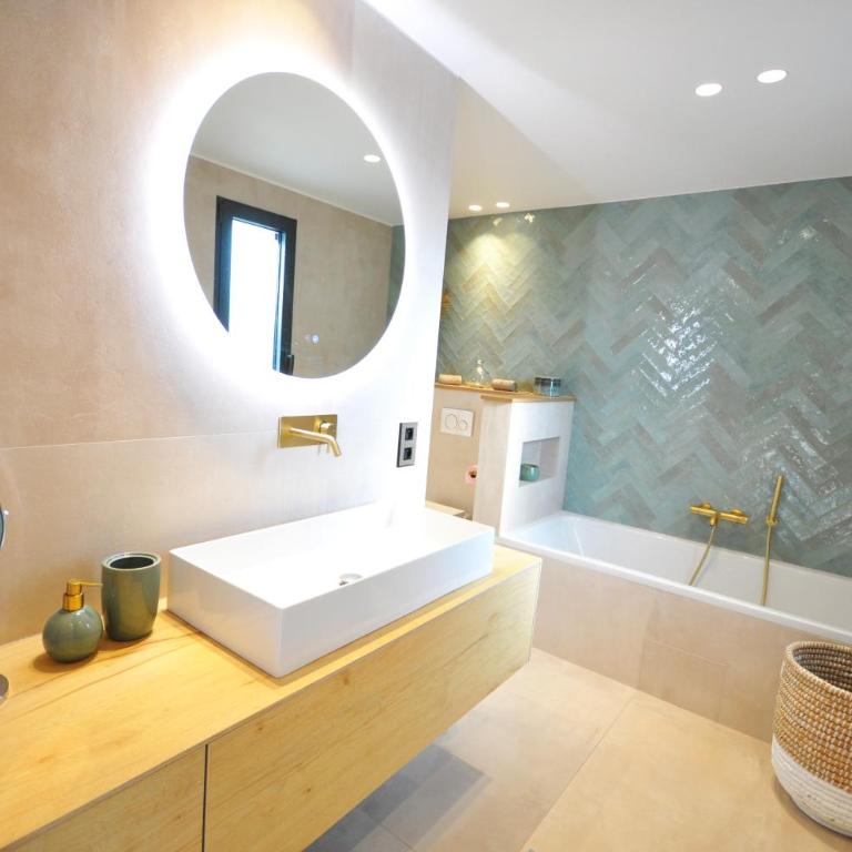 Contemporary Sea View Villa near Beach - Villa - 10