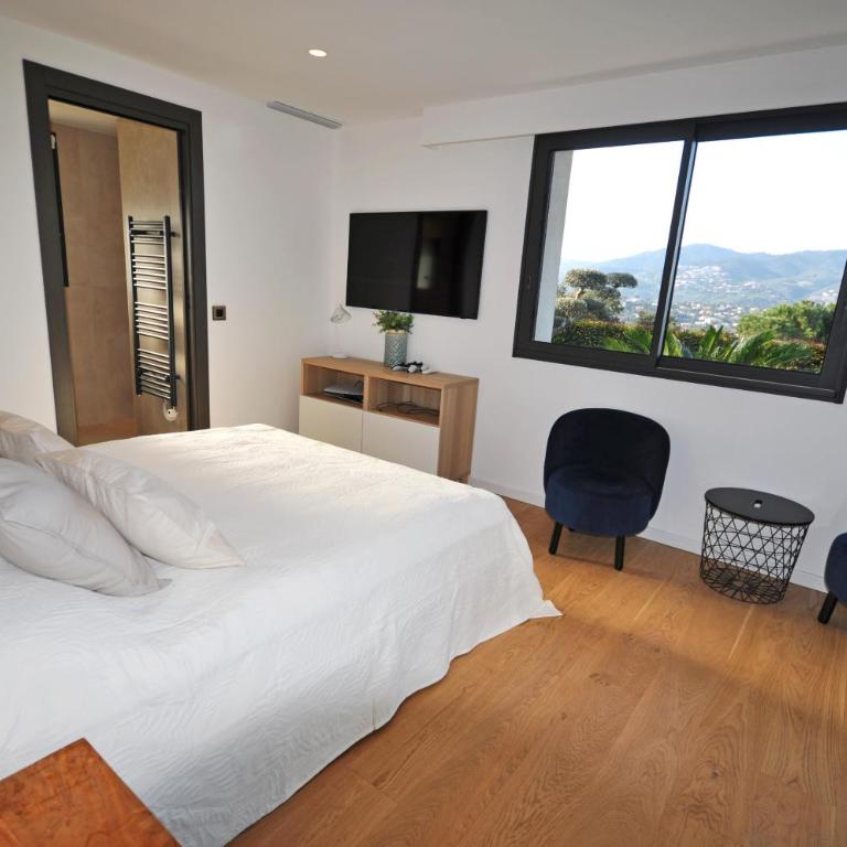 Contemporary Sea View Villa near Beach - Villa - 12