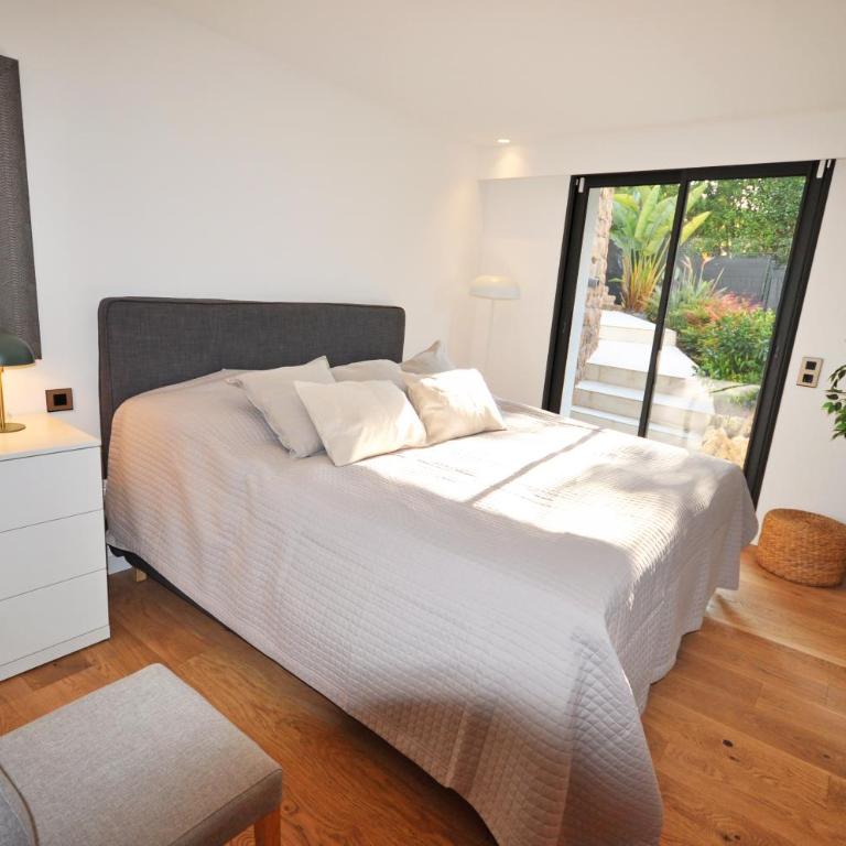 Contemporary Sea View Villa near Beach - Villa - 13