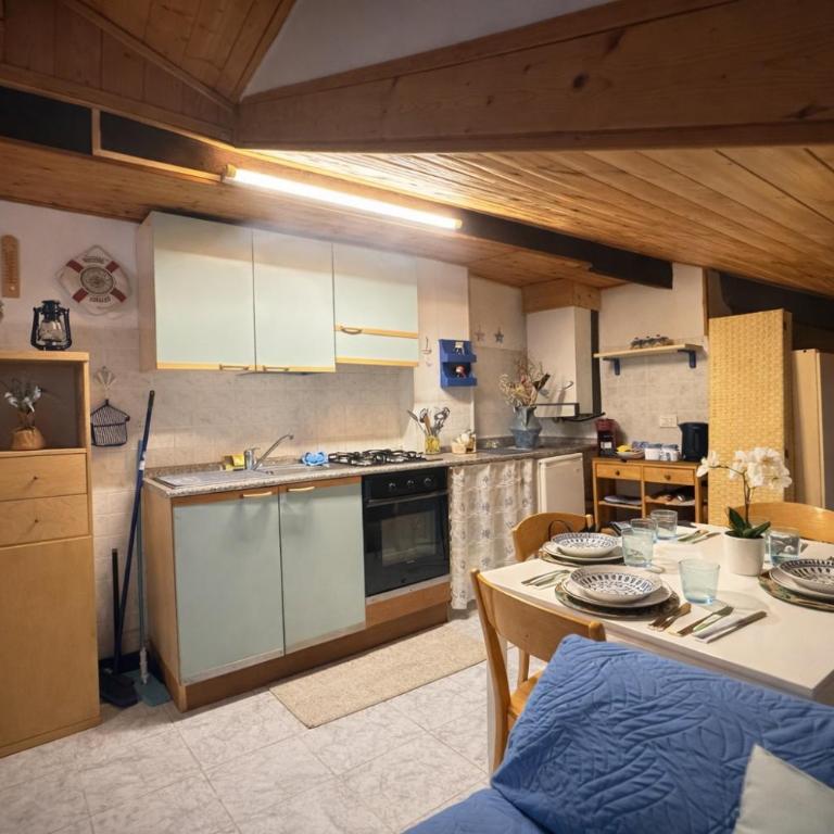 Parcheggio privato e in zona centrale - La piccola mansarda del Marinaio - Appartamento con 1 Camera da Letto - 3