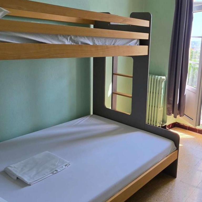 Auberge de Jeunesse HI Marseille Bois-Luzy - Triple Family Room – Shared Bathroom - 4