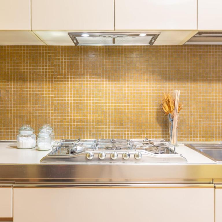 ComeCasa Duomo Elegant Retreat - Two-Bedroom Apartment with Balcony - 20
