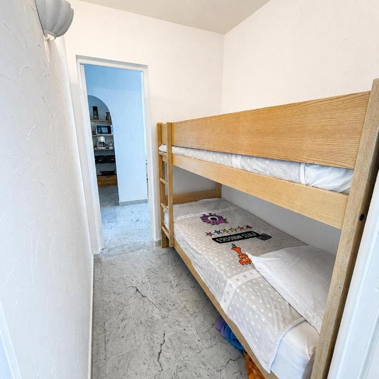 Appartement de 92 m2 climatisé face à la mer avec garage - Apartment mit 3 Schlafzimmern - 17