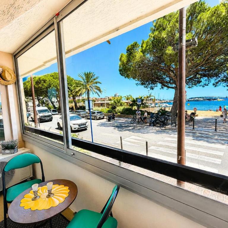 Appartement de 92 m2 climatisé face à la mer avec garage - Apartment mit 3 Schlafzimmern - 18